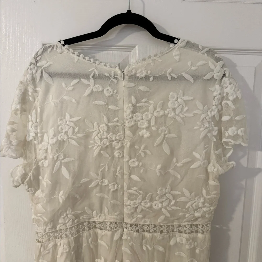 Elegant White Lace Maxi Dress - Picture 6 of 7
